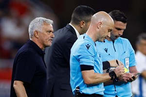 UEFA abre processo contra José Mourinho por insultar árbitro
