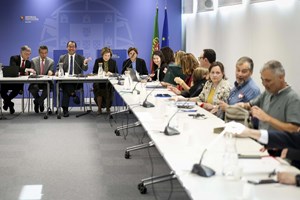 Professores pedem novas negociações em carta aberta ao ministro