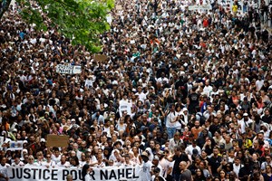 O que se sabe sobre o jovem de 17 anos morto por um polícia em França?