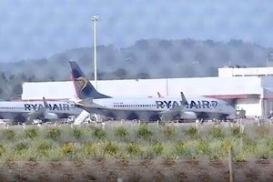 Torre do Aeroporto do Porto autoriza aterragem de avião da Ryanair na pista onde avião da SATA ia descolar