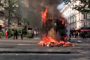 Protestos contra as pensões da reforma provocam caos em Paris