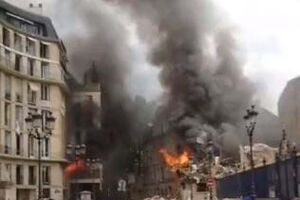 Explosão de gás deixa vários edifícios em chamas em Paris