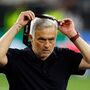 Mourinho critica arbitragem e defende que Roma merecia mais após derrota na Liga Europa