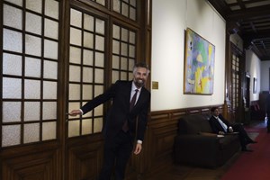 Pedro Nuno Santos regressa ao Parlamento. “Sou um deputado que apoia o Governo”