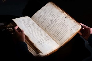 Tecnologia revela páginas censuradas sobre reinado de Elizabeth I
