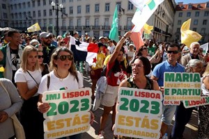 Manifestação e cartazes. Os protestos contra a JMJ 