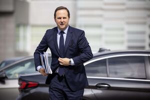 Medina diz que 'não há urgência' na privatização da TAP e admite que seja feita este ano 