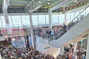 Caos no Aeroporto de Faro após centenas de pessoas ficarem retidas no controlo de passageiros
