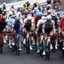 Volta a França: pioneses deixados na estrada atingem pneus dos ciclistas