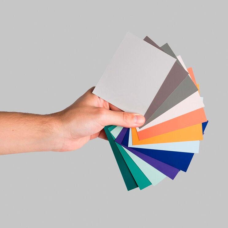 Há uma forma de pintar a sua casa… sem tinta