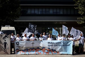 'Não me posso reformar porque não há jovens'. Forças de segurança voltam aos protestos 