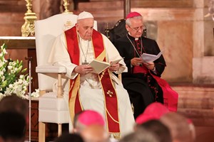 Papa Francisco diz que vítimas de abusos devem ser acolhidas e ouvidas
