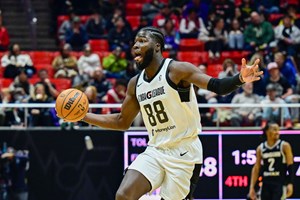Neemias Queta assina 'contrato padrão' com os Sacramento Kings