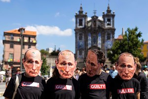 Russos protestam no Porto contra 'assassino e criminoso' Putin