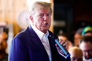 Ex-Presidente dos EUA Donald Trump diz que se entrega às autoridades quinta-feira