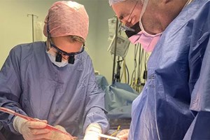 Reino Unido: Mulher doa o útero à irmã mais nova