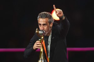 Espanha. Novo vídeo mostra treinador da seleção feminina a tocar na mama da assistente