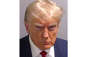 Donald Trump entregou-se na prisão e foi libertado