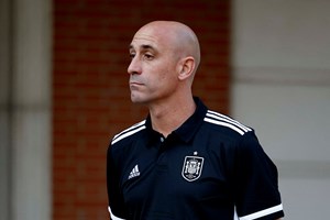 Tio de Rubiales revela festas organizadas pelo sobrinho: “És louco? Elas têm 18 anos”