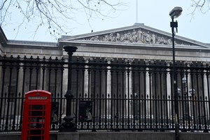 Diretor do Museu Britânico demite-se após funcionário roubar joias