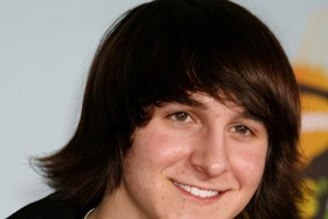 Ator de 'Hannah Montana' detido por roubar pacote de batatas fritas