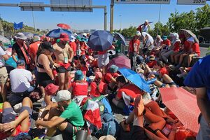 Peregrinos impedidos de entrar no Campo da Graça