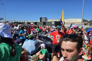 Peregrinos impedidos de entrar no Campo da Graça