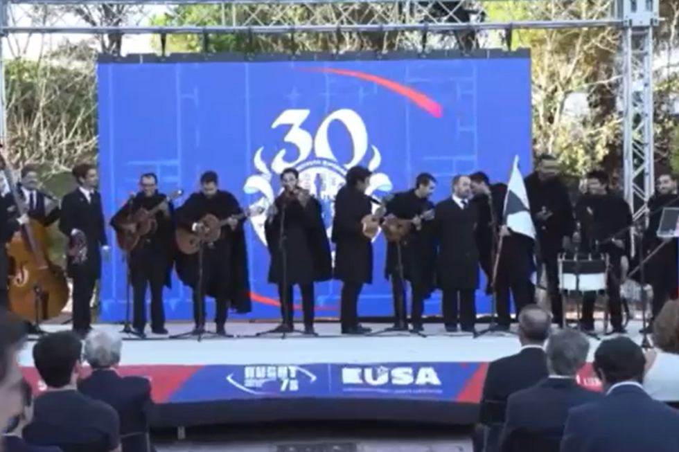 Ecrã gigante cai em cima de tuna durante atuação no Estado Universitário de Lisboa