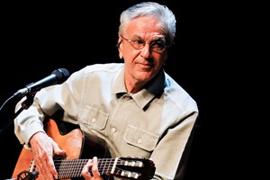 De 'Meu Coco' à provável despedida: 5 motivos para ver Caetano Veloso