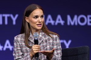 Natalie Portman elogia a 'resiliência' das jogadoras de futebol espanholas