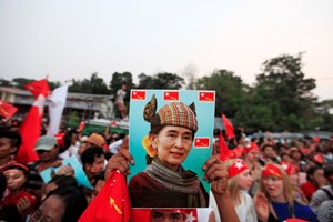Aung San Suu Kyi em risco de vida. Militares recusam acompanhamento médico