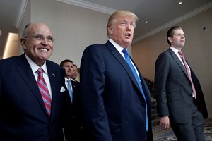 Donald Trump organiza angariação de fundos para ajudar antigo advogado