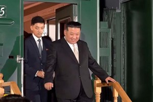 Kim Jong-un na Rússia para discutir sanções e armamento 