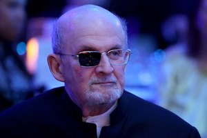 Salman Rushdie e um livro em nome do progresso e da liberdade