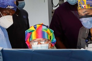 Mais de metade das cirurgiãs britânicas foram vítimas de assédio sexual praticado por colegas