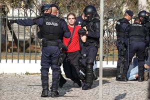 PSP deteve 16 ativistas por desodediência no protesto no Conselho de Ministros