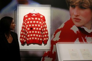 Camisola icónica de Diana vendida por mais de €1 milhão