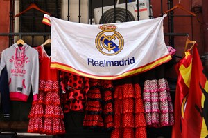 Quatro jogadores da formação do Real Madrid detidos por gravar e partilhar vídeos sexuais de uma menor