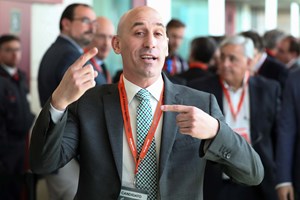 Tribunal proíbe Rubiales de se aproximar a menos de 200 metros de Jennifer Hermoso