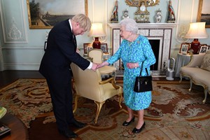 Comportamento de Boris Johnson levou a queixa junto de Isabel II