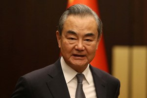 Ministro dos Negócios Estrangeiros chinês visita a Rússia