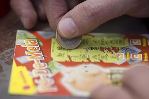 Vício da raspadinha atinge cerca de 100 mil adultos