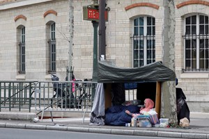 França retira sem-abrigo de Paris enquanto prepara Jogos Olímpicos de 2024