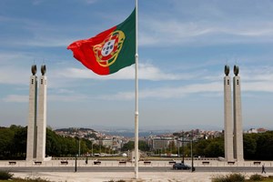 Riqueza mundial dá maior tombo desde a crise de 2008. Famílias em Portugal contrariam