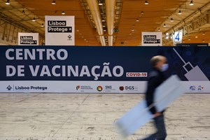 Covid-19. Vacinas desperdiçadas podem custar €54,5 milhões