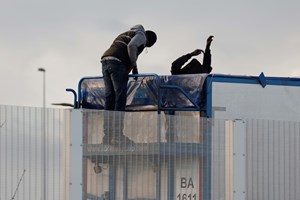 Jornalista da BBC salva migrantes que queriam chegar ao Reino Unido em camião