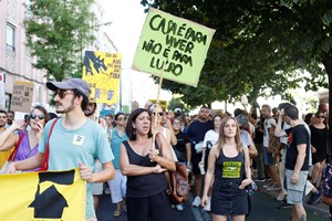 Centenas de pessoas iniciam protesto em Lisboa pelo direito à habitação e justiça climática