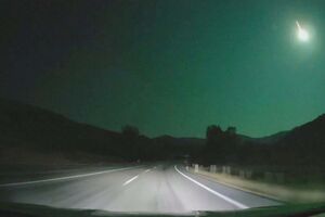 Vídeo capta momento em que meteorito cai na Turquia e ilumina o céu de verde