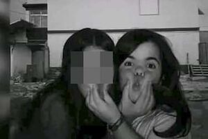 Relação das irmãs era pautada por discussões. Lara (à dir.) com a irmã que a matou