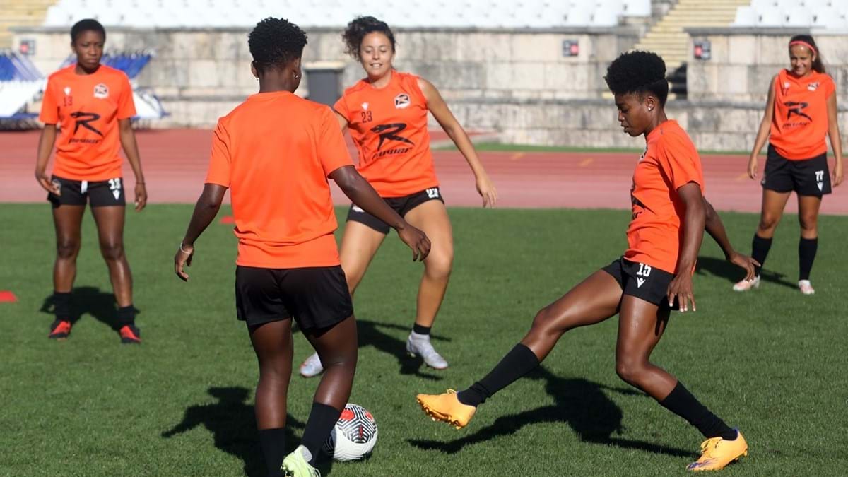 JORNAL DE DESPORTO: FUTEBOL FEMININO»» Racing Power está em primeiro lugar